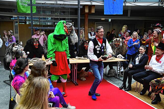Bild 16: Fasnacht 2025: Hexen rollten im Villinger Landratsamt den roten Teppich aus - Die schönsten Bilder!