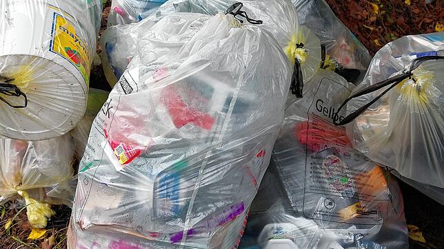 In Gelben Säcken landet oft auch falscher Müll. Das wird sich auch mit der Gelben Tonne nicht vermeiden lassen.