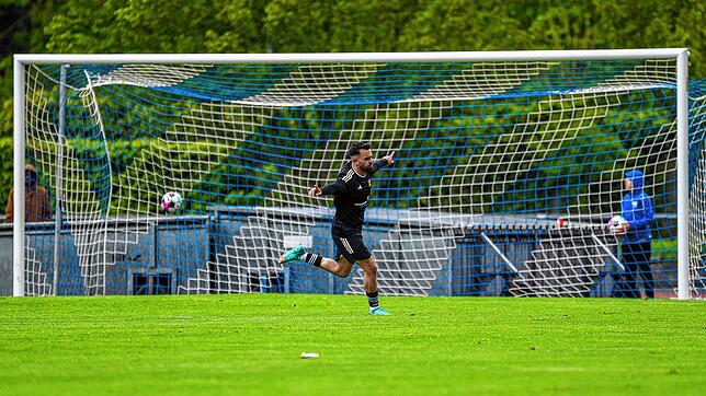 Torjubel: Sandro D‘Accurso trifft in der 20. Minute zum 2:0 für den SV 08 Laufenburg. Danach waren sich die Gäste wohl etwas zu sicher. ...