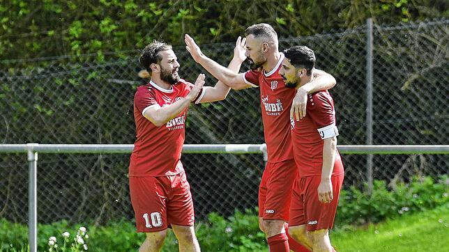 Viel zu jubeln hatte der VfB Villingen (die Doppeltorschützen, von links, Furkan und Adem Sari und Hüseyn Süzer) beim 6:5-erfolg über ...