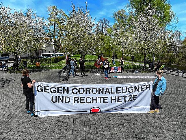 Bild 12: Polizeigroßaufgebot und Demos in Villingen: Der etwas andere Muttertag im Fotorückblick