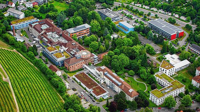 Das Singener Krankenhaus hat massive Personalprobleme und muss regelmäßig die Anzahl der verfügbaren Betten anpassen. Eine ganze ...
