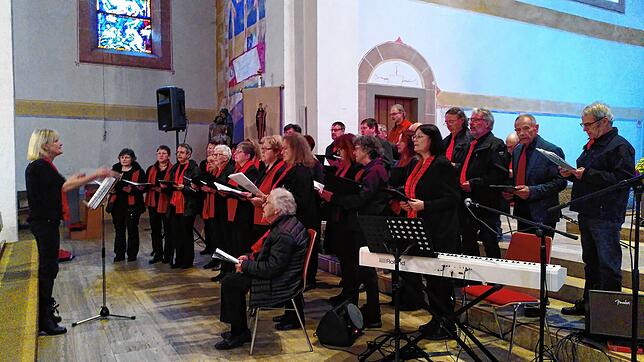 Der Kirchenchor Görwihl/Herrischried/Oberwihl berührt mit seinen Darbietungen die Herzen der Besucher. Bilder: Alpha Team Rickenbach