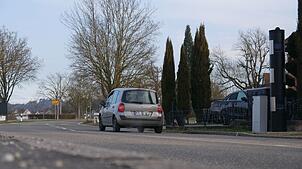 Über ihn wurde im Vorfeld viel diskutiert. Der Blitzer am Autohaus Störk in Mühlhausen-Ehingen, ist nun wenige Woche im Betrieb. Jetzt ...