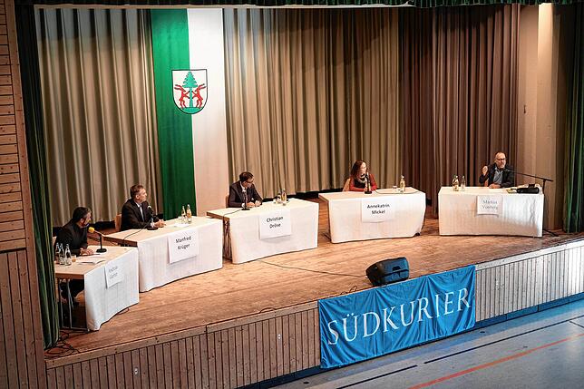 Bild 1: Finaler Showdown im Herrischrieder Bürgermeister-Wahlkampf: Kandidatentrio stellt sich dem SÜDKURIER-Podium