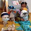 Vorschülerin Eliana Maier (5) mit ihrer Corona-Abwehrmaschine.
