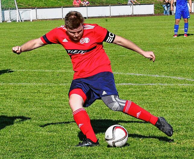 Tor des Tages: Jonas Langendorf sicherte dem Tabellenzweiten SG Niederhof/Binzgen den wichtigen 1:0-Sieg beim SV Eschbach im Kampf um ...