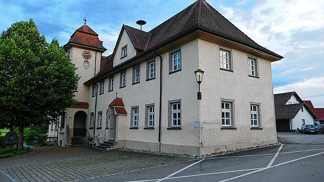 Die ehemalige Schule im Sauldorfer Ortsteil Wasser wird zum Dorfgemeinschaftshaus umgebaut. Voraussichtlich im Herbst soll die ...