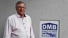 Herbert Weber vor der Geschäftsstelle des Mieterbunds in Petershausen. Er wünscht sich, dass Kommunalpolitiker Druck auf die ...