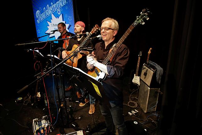 Die Begleitband: Gabriel Bukarz, Gregor Panasiuk und Thomas Lorenz (von links).