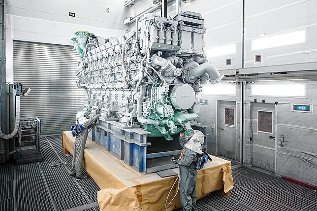 Riesige Dieselmotoren der Marke MTU – im Bild ein Schiffsantrieb – sind die Spezialität von RRPS aus Friedrichshafen.