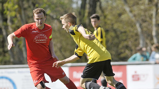Mit einer 0:2-Niederlage ging der FC Pfaffenweiler im Heimspiel gegen den SV Hölzlebruck vom Platz. Hier versucht Pfaffenweilers Kapitän ...