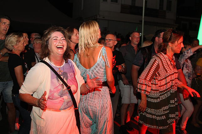Bild 10: Bilder von den Besuchern beim Lichterfest in Bad Dürrheim