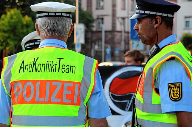 Die Polizei wird am 9. Mai in Villingen für einen Großeinsatz bereitstehen. Ziel dabei wird es sein, so das Treffen nicht im Vorfeld ...