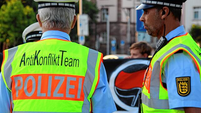 Die Polizei wird am 9. Mai in Villingen für einen Großeinsatz bereitstehen. Ziel dabei wird es sein, so das Treffen nicht im Vorfeld ...