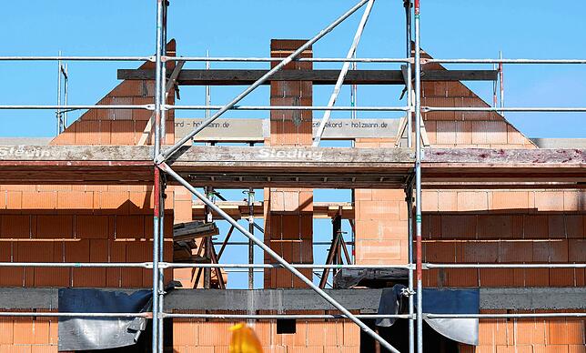 Wer Immobilieneigentum hat oder Land besitzt muss Grundsteuer bezahlen.