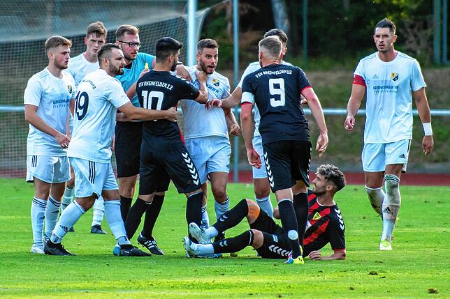 Hitzige Szenen: Schon während des Spiels kochten die Emotionen im Pokalspiel zwischen dem SV 08 Laufenburg und dem FSV Rheinfelden hoch. ...