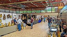 Beim Trödelmarkt am Samstag in Furtwangen – hier der Markt mit Uhren im vergangenen Jahr – wird auch gebrauchte Kleidung verkauft. Foto: ...