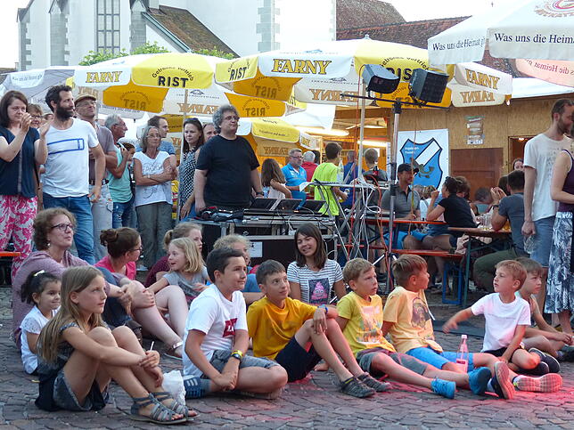 Livemusik, Essen und Trinken sowie verschiedene Mitmach-Aktionen: Das Stadtfest soll bei seiner 43. Austragung für Jung und Alt ...