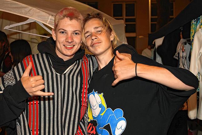Bild 29: Bis tief in die Nacht stöbern die Trödel-Fans beim Konstanzer 24-Stunden-Flohmarkt