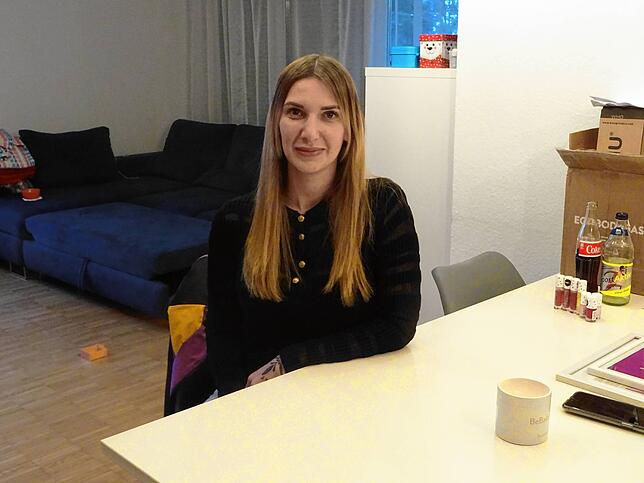 Sarah Schleicher in ihrer Wohnung in Schwenningen.