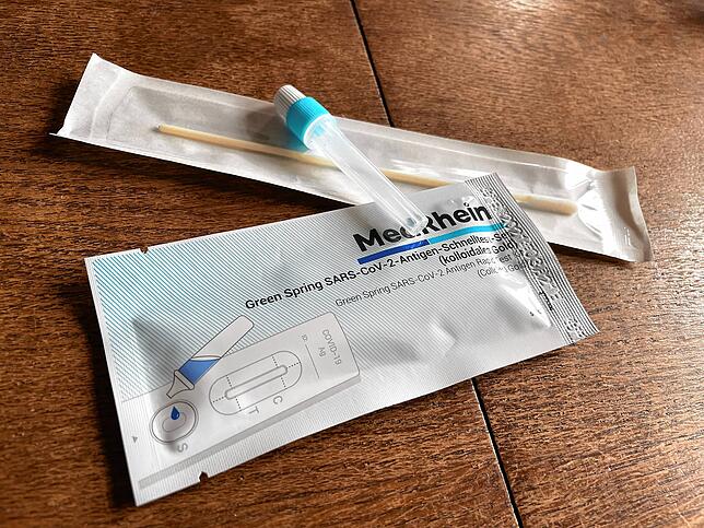 Coronatest-Sets werden wieder wichtiger. Habe ich Schnupfen oder ist es doch eine Corona-Infektion? Bild: Matthias Jundt