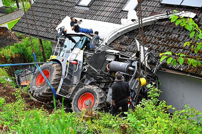 Bild 6: Bergung des Feldhäckslers- Hier sind die Bilder