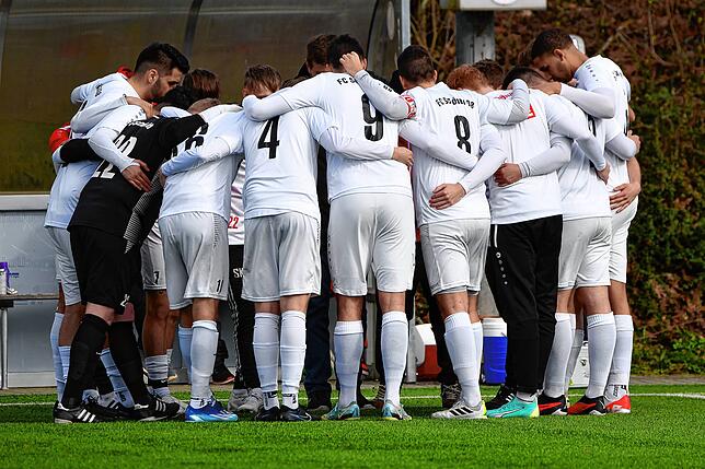 Bild 4: SV Herten setzt sich mit 4:1 gegen FC Schönau durch &ndash; und wir haben Bilder!