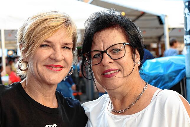 Bild 25: Volle Gläser und beste Stimmung: So ging’s beim Konstanzer Weinfest 2025 weiter