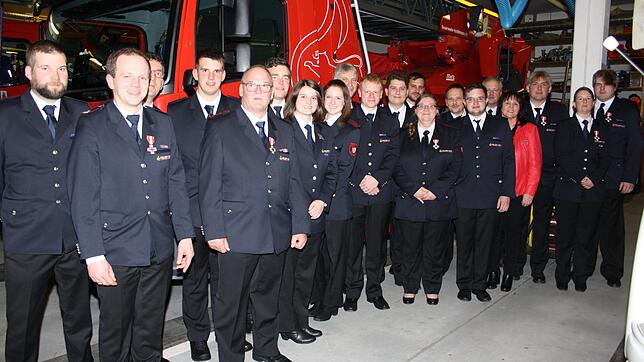 Zahlreiche Mitglieder der Freiwilligen Feuerwehr Todtmoos erhielten eine Ehrung oder wurden befördert.