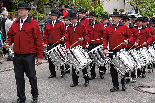 Im Takt: Die Tambourengruppe Hochdorf war zum ersten Mal am Niederwihler Erntedankfest.