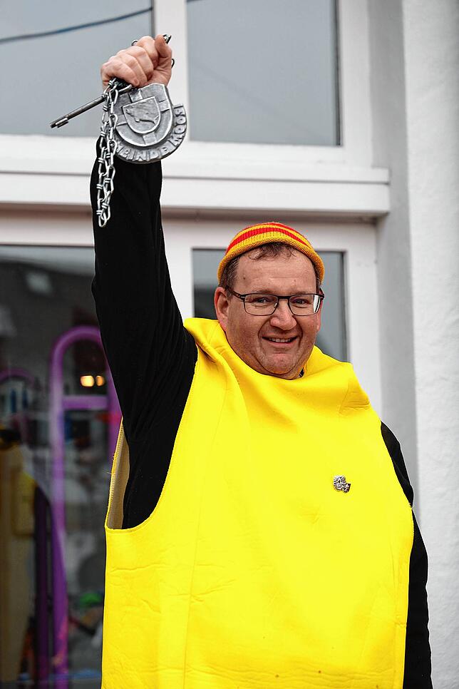 Bild 10: Rathaussturm in Moos: Gemeinde wehrt sich als römische Armee – Die Bilder vom Fasnacht-Spektakel!