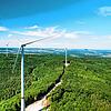 Auf deutscher Seite drehen sich die Windräder bei Verenafohren.