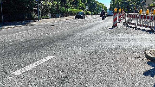 Die Spuren der Unfallaufnahme an der Kreuzung Mainau- und Allmannsdorfer Straße sind noch zu erkennen.