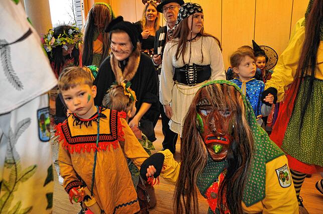 Bild 14: Narren befreien Kindergartenkinder in Hepbach und Leimbach – Die schönsten Bilder!