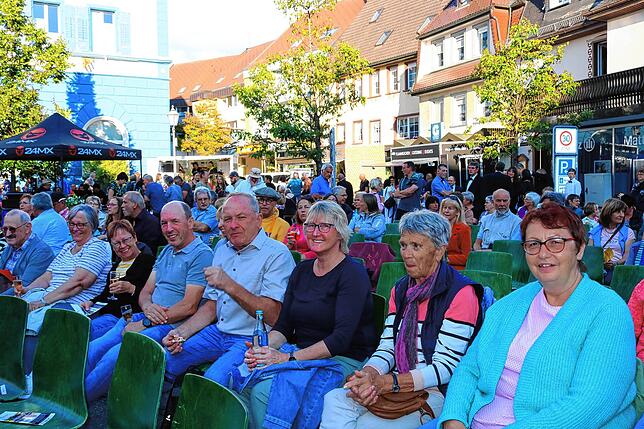 Bild 13: Stadtmusik Löffingen begeistert beim Open-Air-Konzert: Löffinger Städtle ein Klang- und Farbenmeer