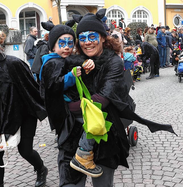 Bild 11: Hunderte Nachwuchsnarren starten beim Donaueschinger Kinderumzug