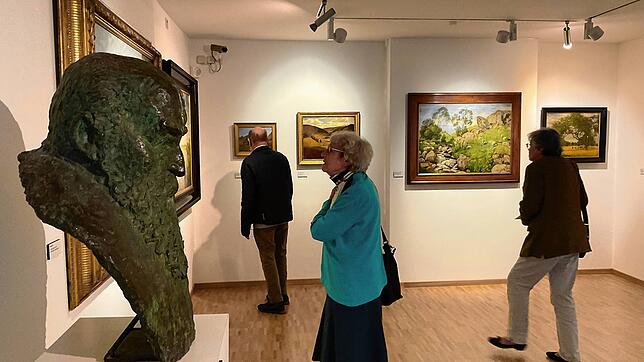 Besucher in der neugestalteten Dauerausstellung im Hans-Thoma-Kunstmuseum in Bernau. Bild: Sebastian Barthmes