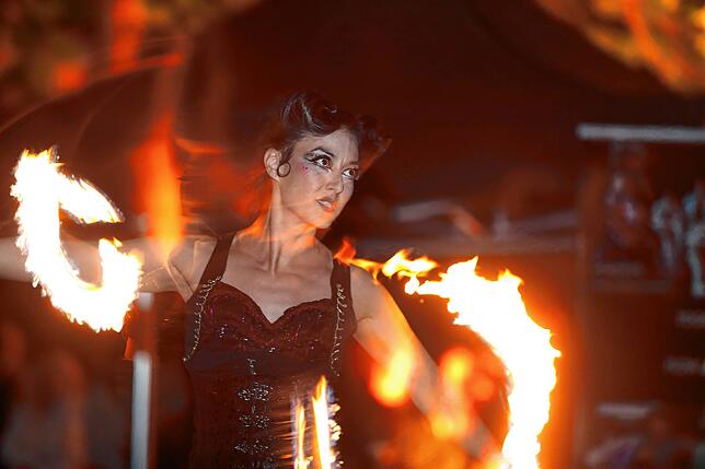 Die Feuershow zum krönenden Abschluss des Lichterfestes ist der Hingucker schlechthin.