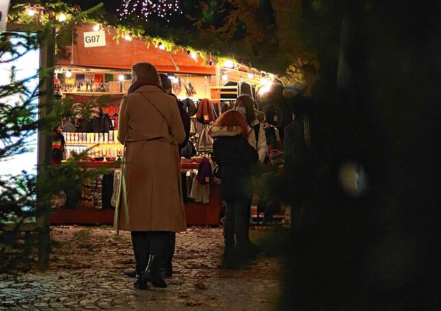 (Archivbild) Vergangenes Jahr wurde der Adventsmarkt in Konstanz nach fünf Tagen abgesagt. Dieses Jahr soll der Weihnachtsmarkt am See ...