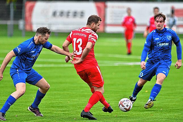Bild 3: FC Schlüchttal unterliegt mit 1:2 beim TuS Efringen-Kirchen &ndash; und wir haben Bilder!