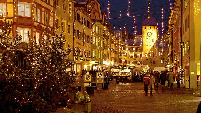 Weihnachtsromantik in Waldshut? Dazu gehören die Leuchtfäden in der Kaiserstraße. Doch die Beleuchtungs-Anlage ist in die Jahre gekommen ...