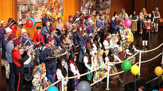 Große Bühne für die Jungnarren beim Kinderball im Mozartsaal der Donauhallen.