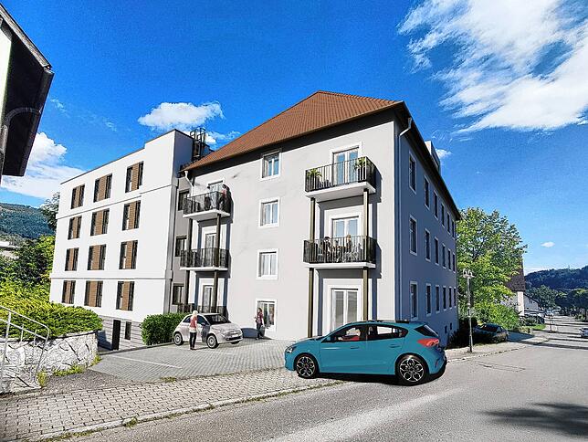 Nordwestansicht, Blick von der Merianstraße: Der Altbau von 1830 (im Bild rechts) erhält Balkone. Ein geplanter Aufzug lässt alle ...