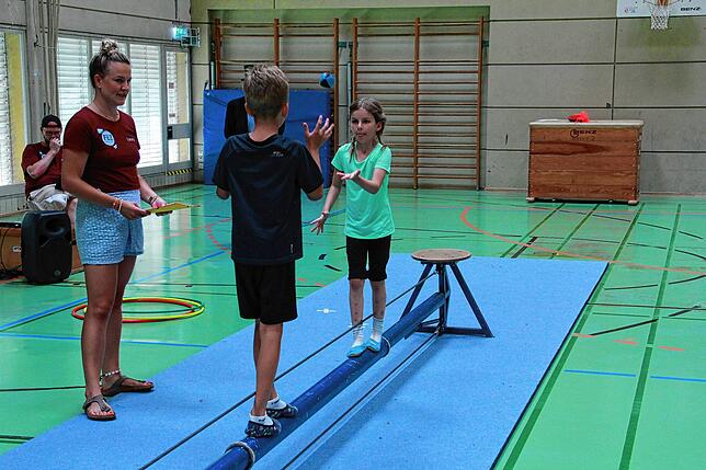 Bild 2: Manege frei für die große FEZ Abschluss Gala