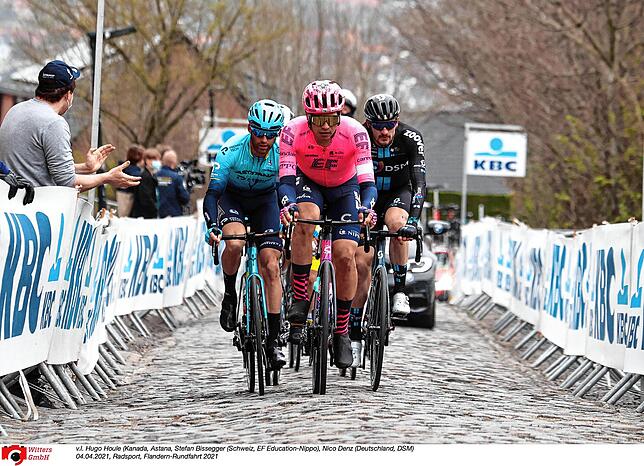 In der Spitzengruppe: Der Albbrucker Radprofi Nico Denz (rechts) vom Team DSM bei der Flandern-Rundfahrt. Bild: Frederic Mons