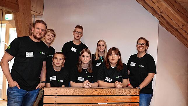 Haben beim Aktionstag zu einem jungen Löffingen Regie geführt (sitzend von links): Joshua Link, Genia Genova Evelyna Schwarz; stehend ...