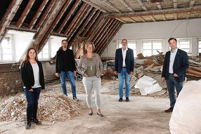 Die Baumaßnahmen im Altbau der Hans-Thoma-Schule in Laufenburg haben im Jahr 2020 begonnen (von links): Projektleiterin Yvonne Reich, ...