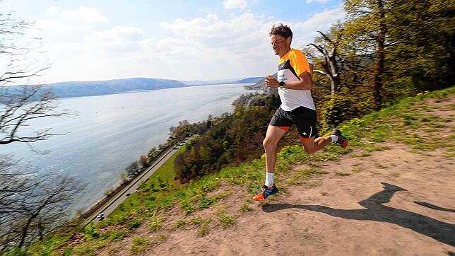 Der Berglauf-Weltmeister Benedikt Hoffmann aus Wahlwies startet am kommenden Samstag, 14. Mai, zu einem 50-Kilometer-Lauf und sucht ...