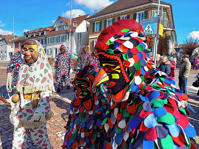 Bild 11: Ade Fasnet 2024! Bilder vom Markdorfer Narrenbaumfällen mit Umzug aus der Stadt